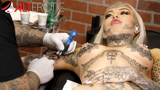 Amber Luke Masturbates while getting Tattooed