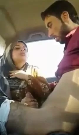 268px x 457px - Indian Muslim Aunty having Fun in Car - Shooshtime