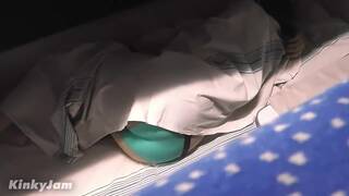 GIRL MASTURBATING AND CUMS ON THE TRAIN!