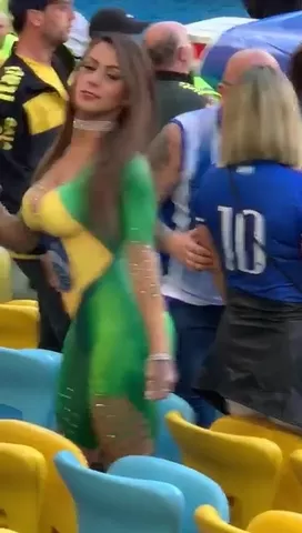 272px x 480px - Hot Brazilian futbol fan in body paint - Shooshtime