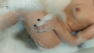 Lover to take a Bath and Play with her Pussy))