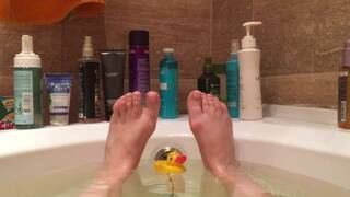In the Bath, Sexy Feet
