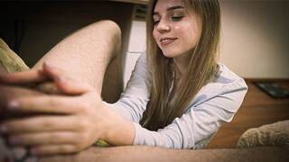 ОНА СДЕЛАЛА МАССАЖ И ПОСОСОАЛА ЧЛЕН