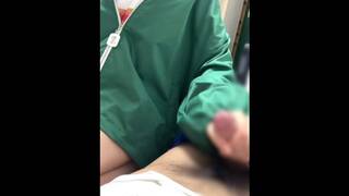 【ビッチじゃないねん】関西弁を使うセフレが淫語を囁きながら手コキ