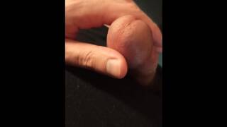 پسر ایرانی با کیر کلفتش بازی می کنه - کیرش مو داره