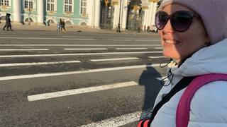 Вместо прогулки он потащил меня трахаться в номер - POV - кончил в киску