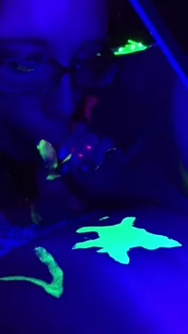 270px x 479px - Blowjob during neon body paint - Shooshtime