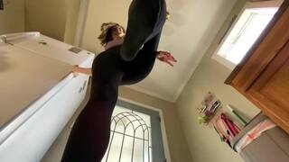 Giantess Unaware Sweep and Crush