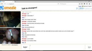 Com amiga no Omegle encontramos uma colorada safadinha disposta a brincar com a gente