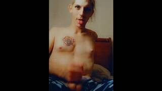 Trans girl cums all over herself