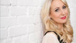 Nikki Glaser cum squirting video