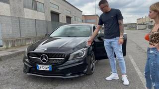 Car sex: Ragazza italiana compra un'auto usata e si scopa il venditore. Dialoghi in italiano