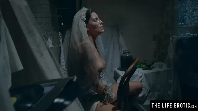 640px x 360px - Watch a kinky abandoned bride masturbate to a mindblowing orgasm -  Shooshtime