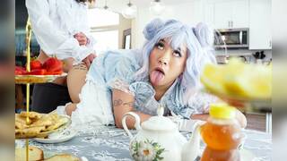 Oriental tea time spiced up with juicy pussy