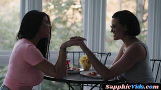 Les squirty bosomy MILF strapon fucks bigboobs n bigass MILF