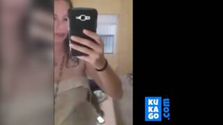 Hot white chick show her body on Periscope