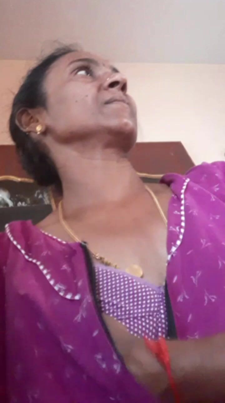 Tamil wife pressing selfie