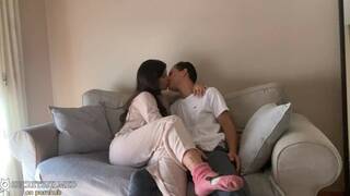 Made my stepsis cum by fingering her pussy and she rewarded me after