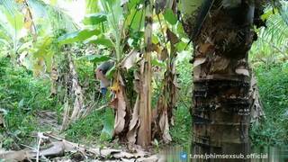 Fuck the girl out of the banana bush