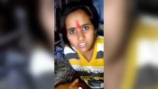 Teen girl ready to fucking her boyfriend in store room