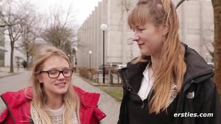 Holly und Ida haben heißen Spaß in der Unibibliothek