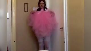 I, sissybabysidney, stick things in my tushy