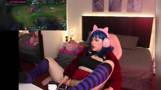 Hot chick is masturbating her pussy while playing game