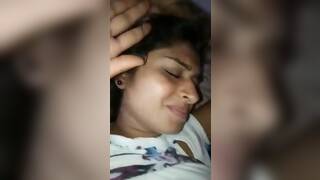 Teen penfull fucking her virgin pussy