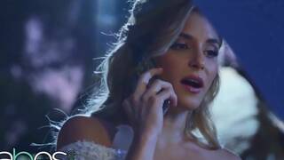 sexy nikki peach fucked outdoors by stranger fixing her car