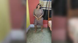 Sexy bbw showing nude dance