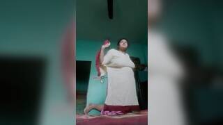 4xL showing nude in bedroom