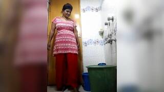 Horny mature Wife nude bath front of camera