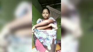 Teen girl showing virgin pussy n boobs