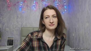 Amateur brunette Afghan babe flashes shoulder on webcam