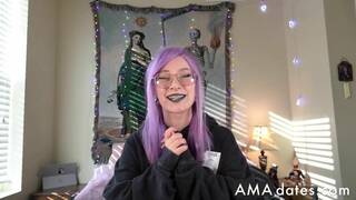 Big-Ass, Big-Tits Babe Tries Out Her New Sex Toys on Webcam