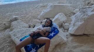 Hari De Lopo | Mia Bennet sucks dick and gets fucked on public balcony by beach