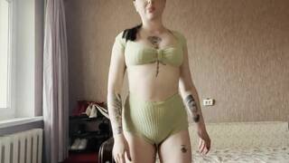 Big-titted brunette cums while trying to insert raisin