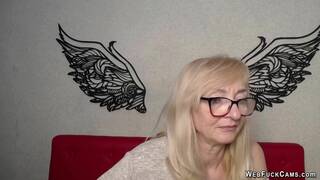 Amateur MILF IngritSno flashes boobs on solo live webcam show