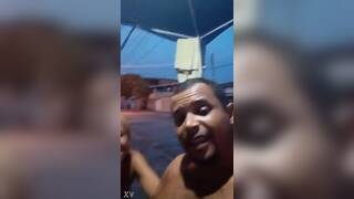 CASADA NO MEIO DA RUA