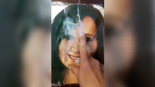 Attractive MILF gets cum peed from her sexy face