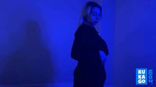 Big-Ass Blonde Babe in a Steamy Solo Cam Show