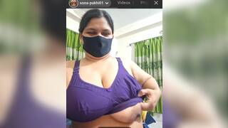 Desi aunty video call boob show