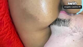 Não pude me controlar e transiei com minha irmã com uma intensidade inesperada.