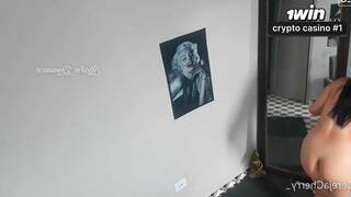 Dia Dois #Voyeur - Ela escolhe a calcinha para hoje no melhor vídeo pornô XXX!