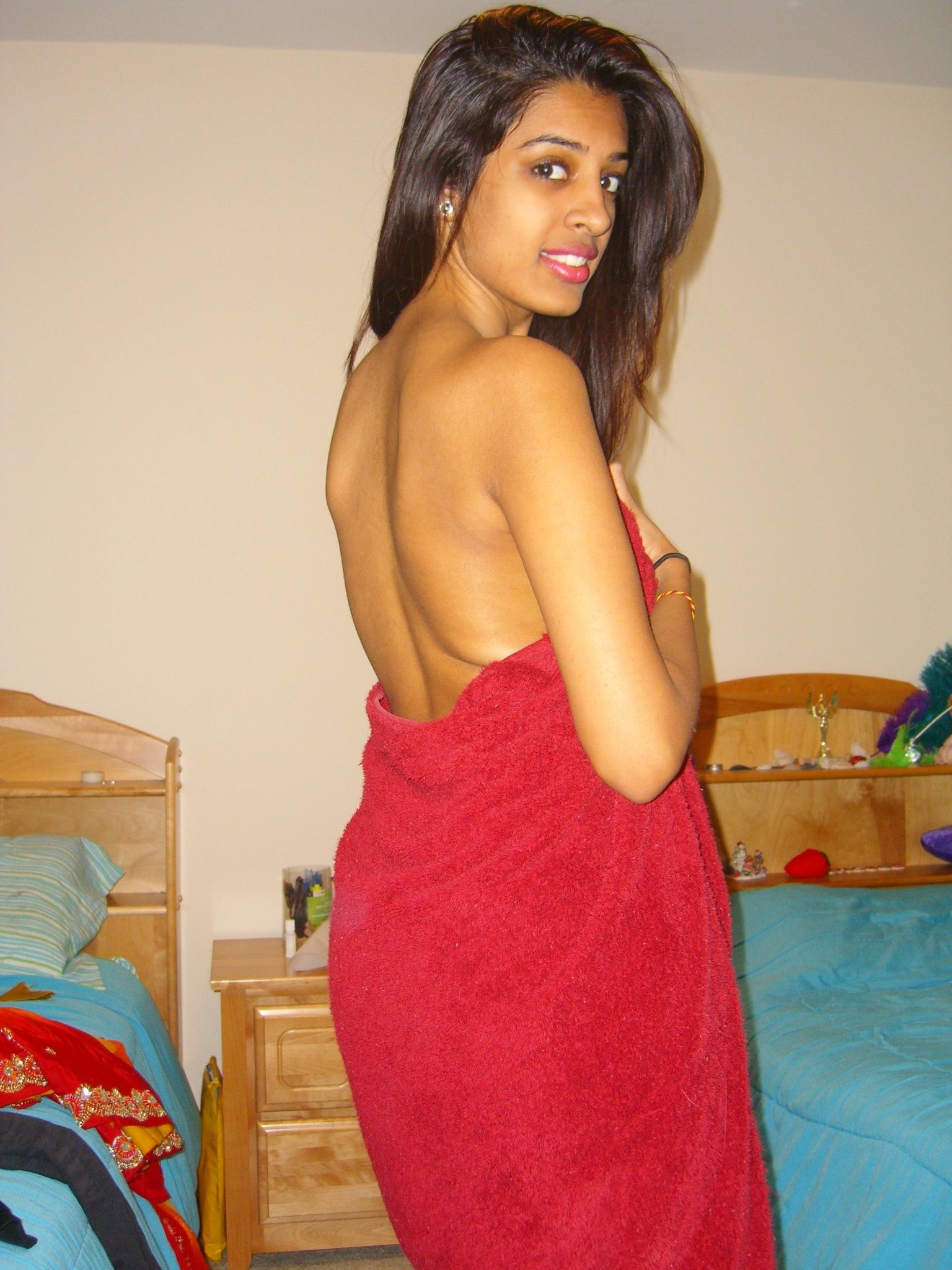 Dusky sexy Indian girl photoshoot