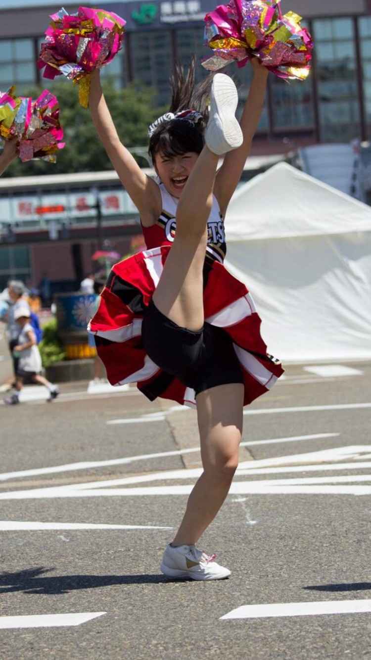 Cheerleading Parade in Japan With Exposed Panties