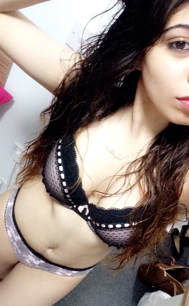Horny Indian Bitch Nudes