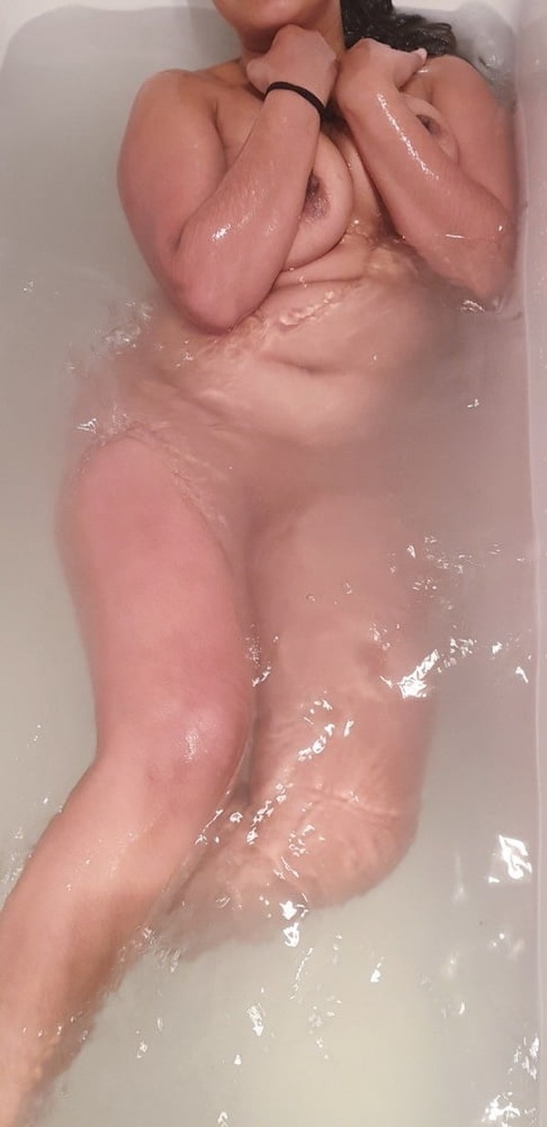 Curvy bbw nude in bathroom