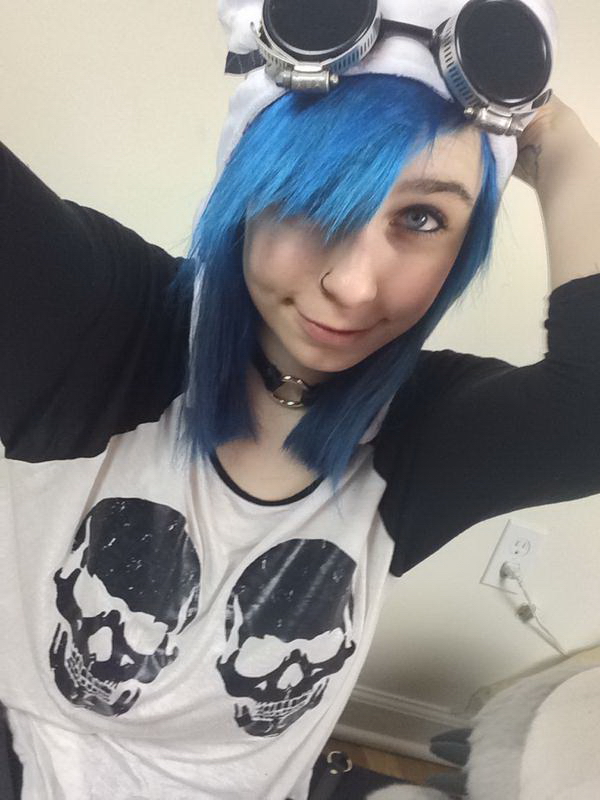 Blonde Gamer Girl Shows Off
