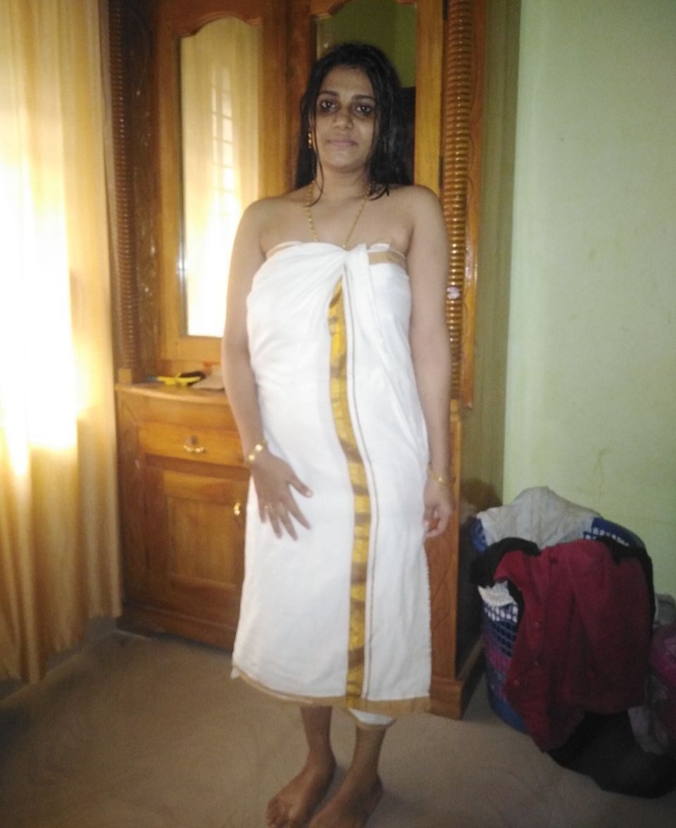 Indian mallu beautiful girl leaked pic(old)